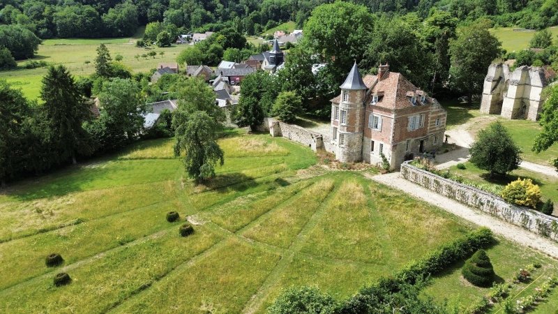 Les vestiges médiévaux du "chastel" de Béhéricourt