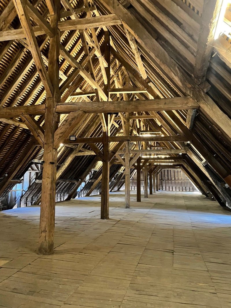 Visite du grenier de la Halle aux grains