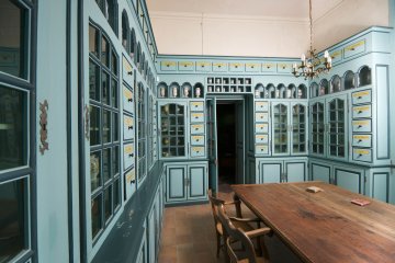Découverte de l'apothicairerie de l'ancien Hôpital Saint-Honoré