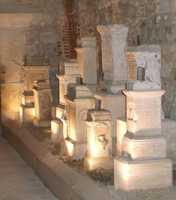 Visite libre : découvrez le musée archéologique et les salles de la pharmacie de l'amiral Boué de Lapeyrère et du maréchal Lannes