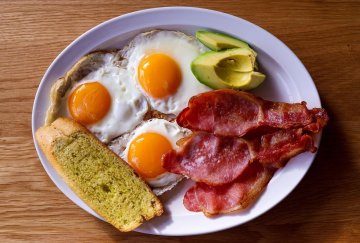 Brunch dominical au Bateau Livre