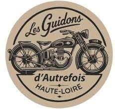 Exposition de motos et autos centenaires