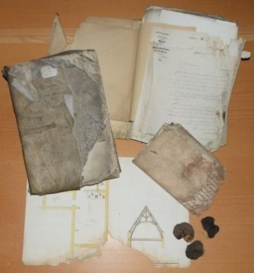 PRÉSENTATION DE DOCUMENTS : ARCHIVES EN DANGER ?