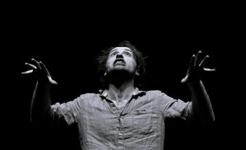 VIVA : Petite odyssée dans un trou noir