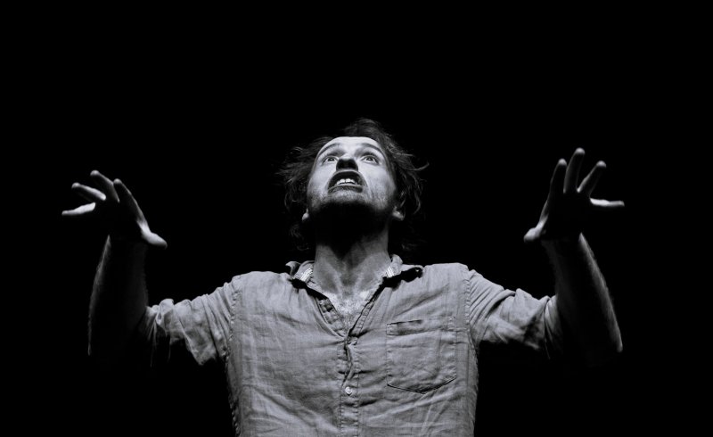 VIVA : Petite odyssée dans un trou noir