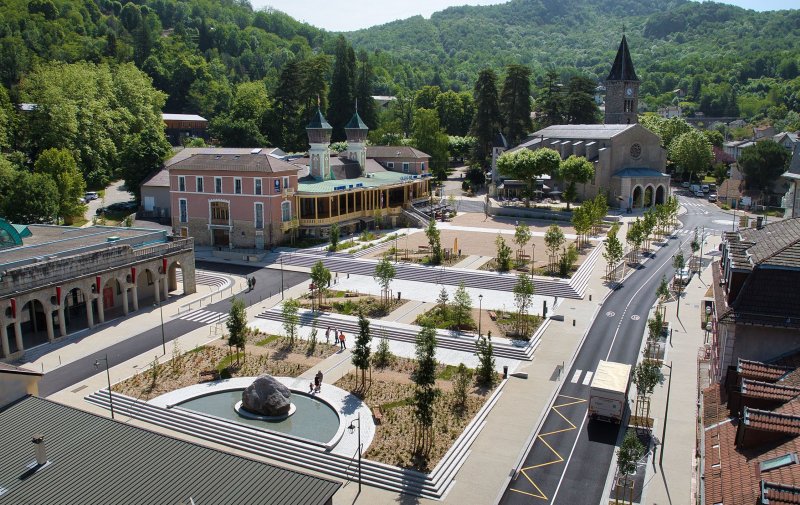 Visite de la place du Casino d'Ax-les-Thermes