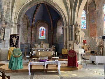Exposition de vêtements religieux
