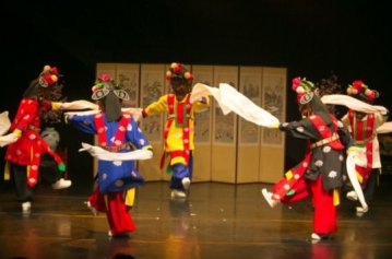 Spectacle de la danse traditionnelle « Cheoyongmu »