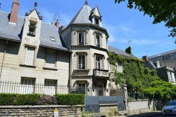 TOUR NÉO-GOTHIQUE