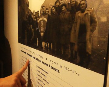 Visite sensorielle de l'exposition "Survivre à Auschwitz"