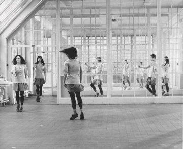 Rosas danst Rosas d' Anne Teresa De Keersmaeker : installation vidéo multi-écrans