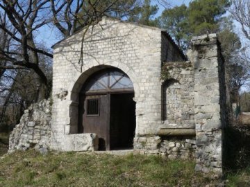 Visite de la chapelle de la Trinité, à Callas (Var)