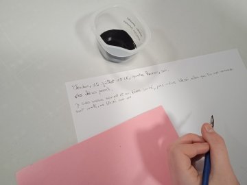Atelier dictée à la plume