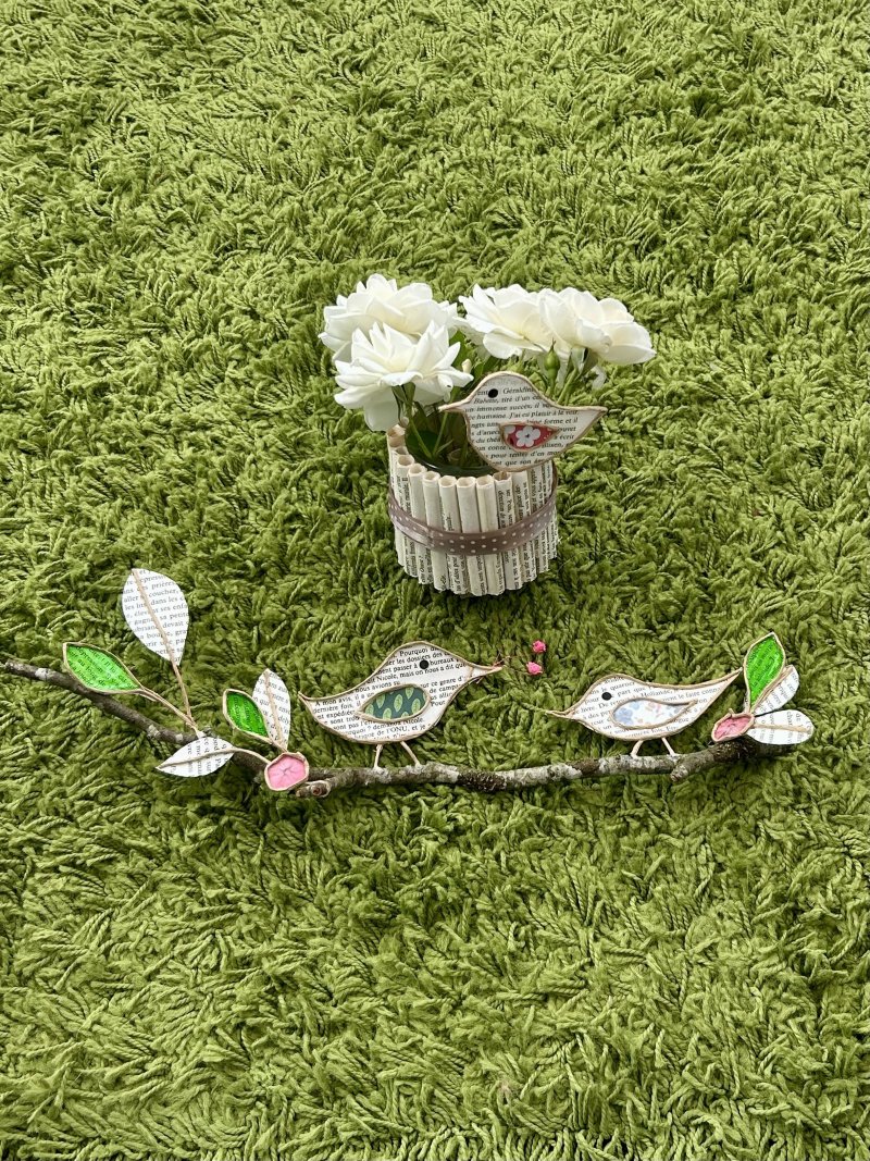 Poésie de papier : oiseaux et pots décorés