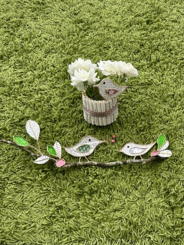 Poésie de papier : oiseaux et pots décorés