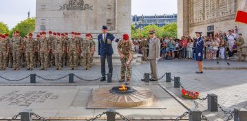 La cérémonie du ravivage de la Flamme sur la tombe du Soldat inconnu - 103 ans d'existence