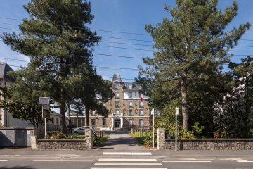 Visites guidées de la bibliothèque et de son salon de lecture