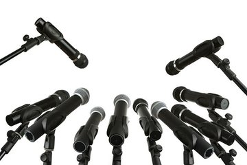 Les faits, rien que les faits : conférence de presse fictive