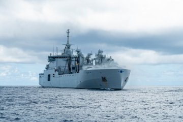 Visite d'une unité de la marine nationale, base navale de Toulon