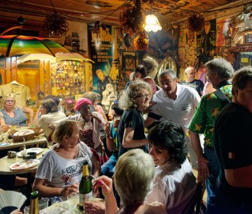 AU FABULEUX BISTROT DE JEANNINE de Pierrick Bourgault (2025-1h16) en présence de son réalisateur