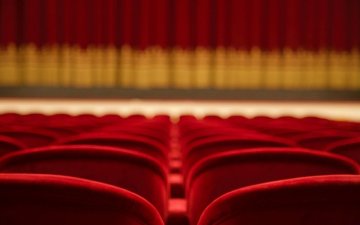 Epsiloon fête ses 5 ans au théâtre !