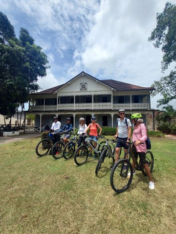 Visite guidée en VTT ÉLECTRIQUE de la ville de Sainte-Marie et de ses musées