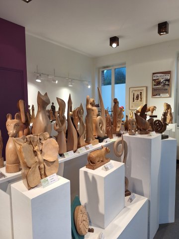 Démonstration : visite de l'atelier de sculpture sur bois précieux