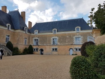 Ouverture des extérieurs du manoir de Serrain