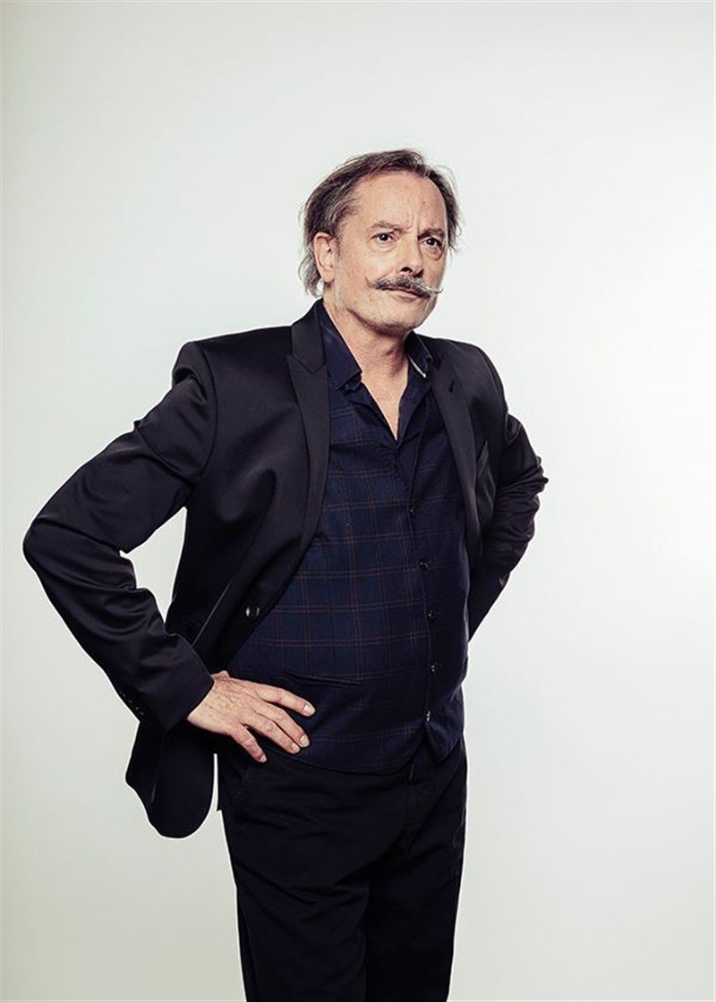 Christophe Alévêque dans Revue de presse