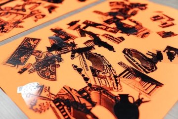 "Lumières enfouies", une exposition participative qui nous révèle le passé en bleu