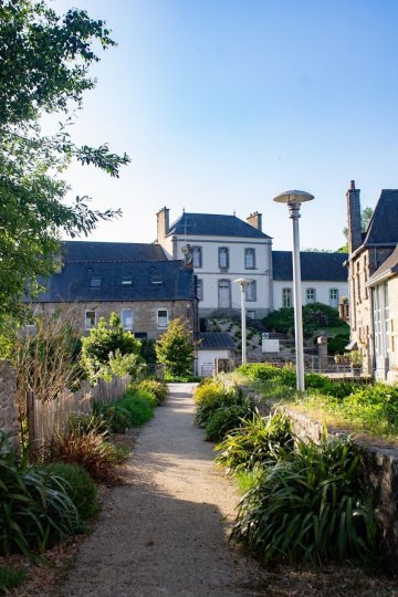 Le bourg d'hier à aujourd'hui : circuit et cartes postales