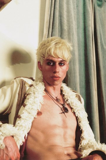 Haiden henderson : the dumblond tour