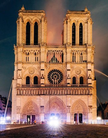Visite guidée extérieure de Notre-Dame de Paris : les mystères de sa reconstruction