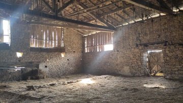 Réhabilitation frugale et bioclimatique d’une ancienne écurie et d’un séchoir à tabac