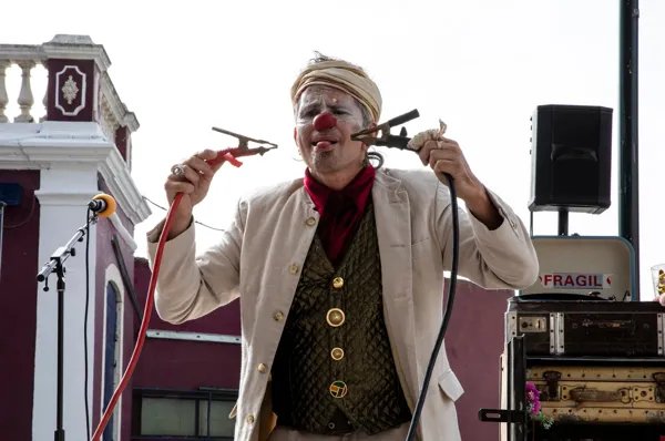Lancement de saison, repas partagé et spectacle : " El Fakiiir " - La Fabrick