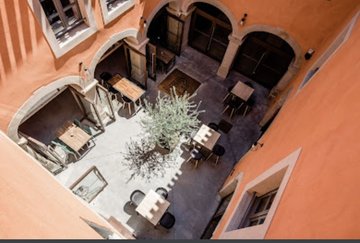 Le Couvent Hostel