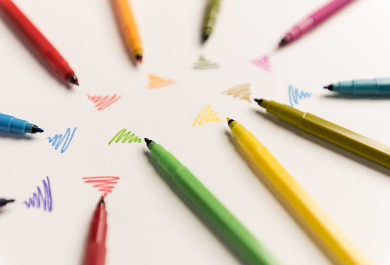 On S'EMMÊLE Les crayons !