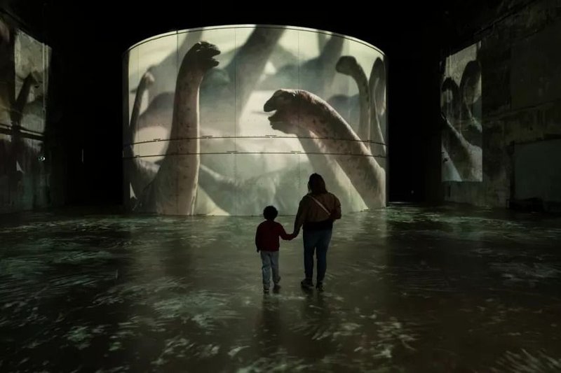 "Dinosaures", l'expérience immersive aux Bassins des Lumières