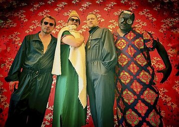 Guembri Superstar feat. Lova Lova & Emma Lamadji