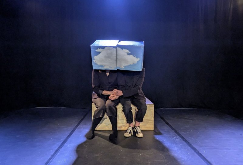 BLOC ET DÉBLOC, LA TÊTE DANS LES NUAGES