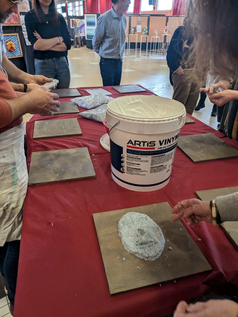Atelier créatif - fabrication de papier mâché du personnage