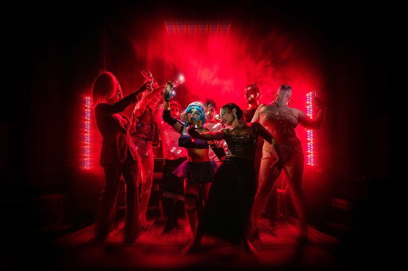 Cabaret Bad Biches : Qui a tué Constance Palmer ?