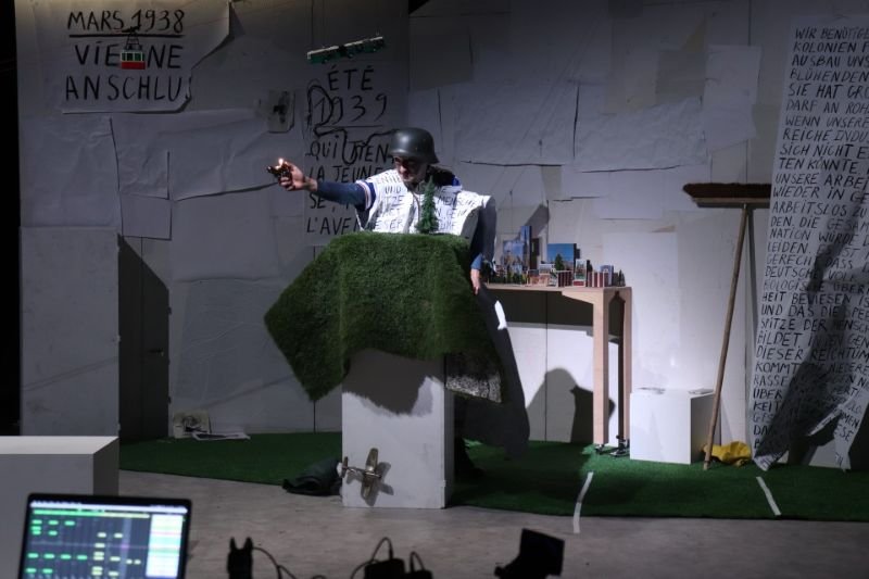 Spectacle à l'Archipel : Une Histoire Autrichienne / Les Maladroits