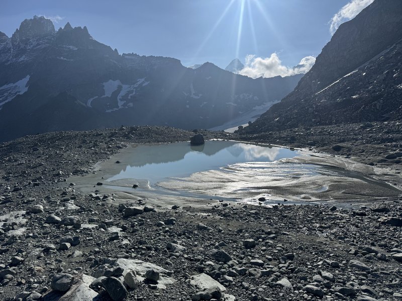 Haute route de randonnée dans les alpes valaisannes