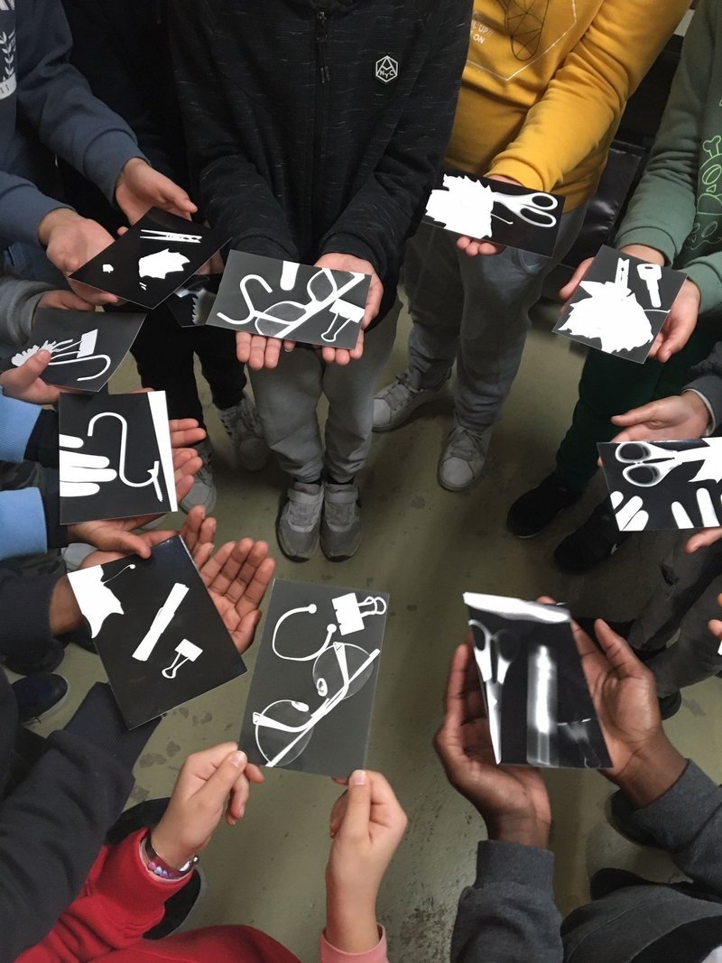 Atelier de photogramme dans le laboratoire du CPIF pour les groupes