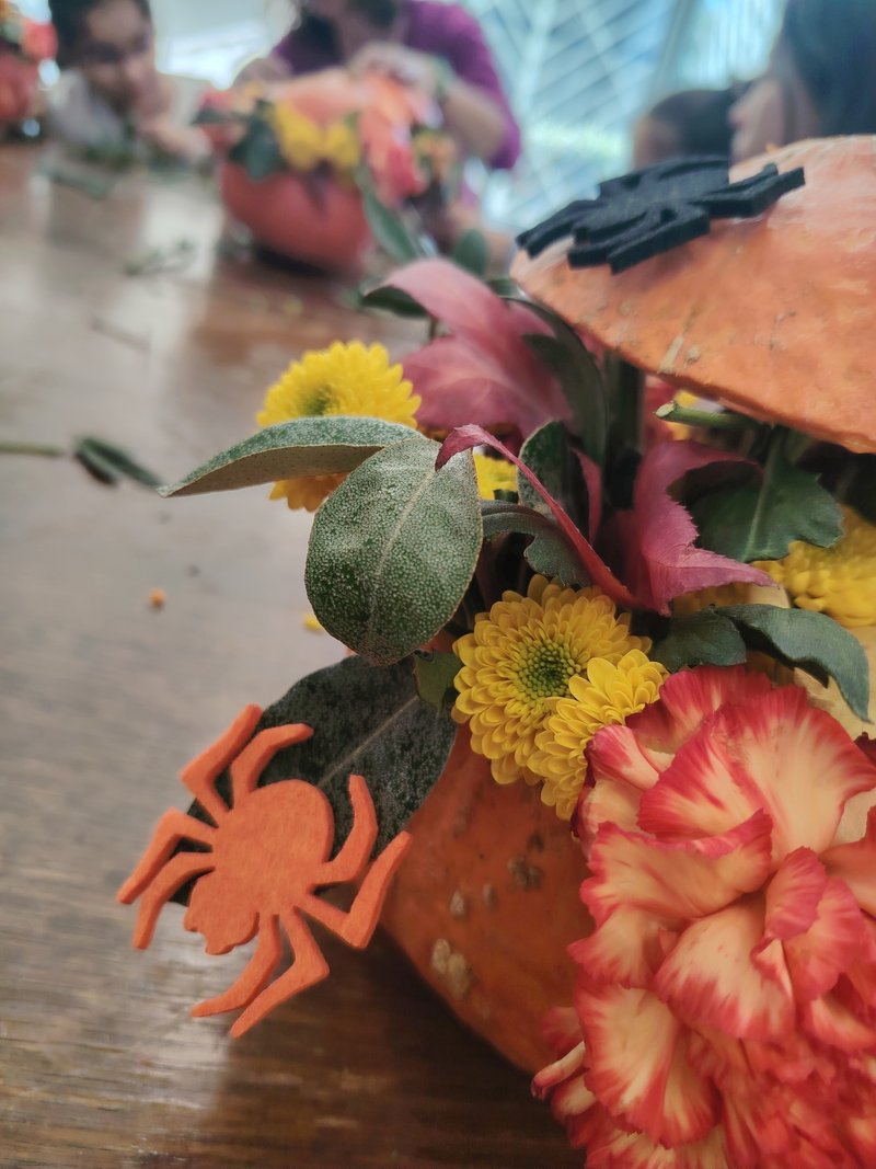 CRÉATION FLORALE SUR LE THÈME DE L'AUTOMNE.