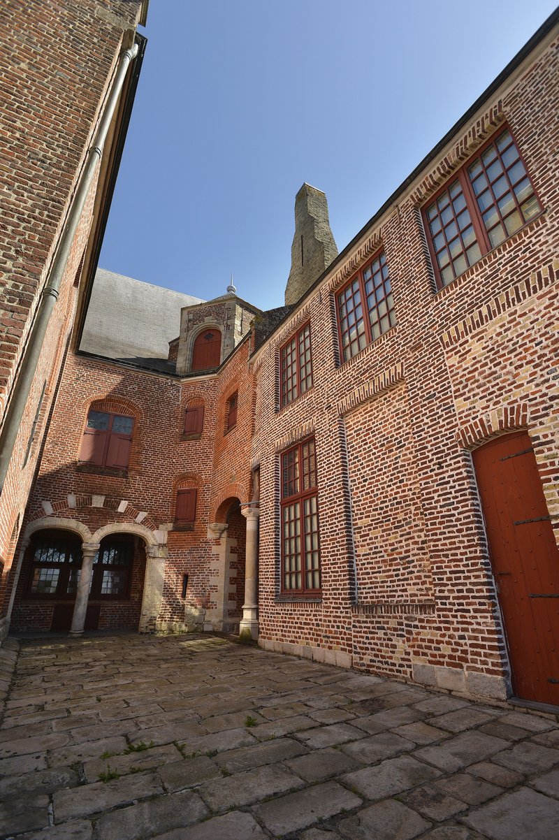 Visite guidée des façades et du musée de Flandre