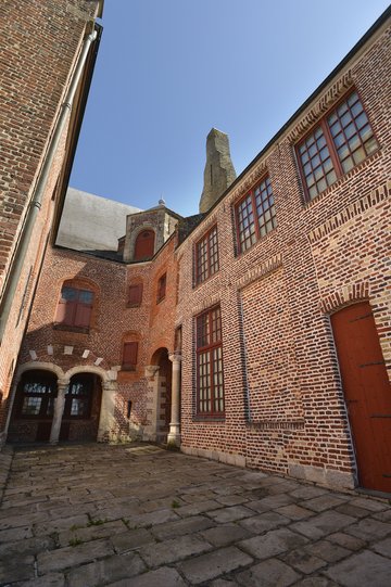 Visite guidée des façades et du musée de Flandre