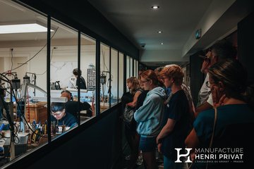 EN COULISSE VISITE GUIDÉE SUR L'HISTOIRE ET LA FABRICATION DU GRENAT CATALAN