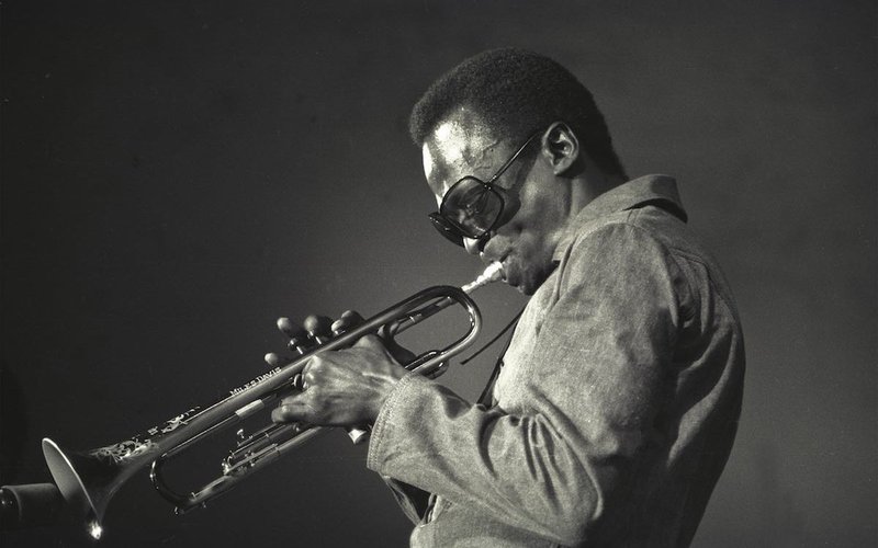 Miles Davis, la nuit aussi est un soleil